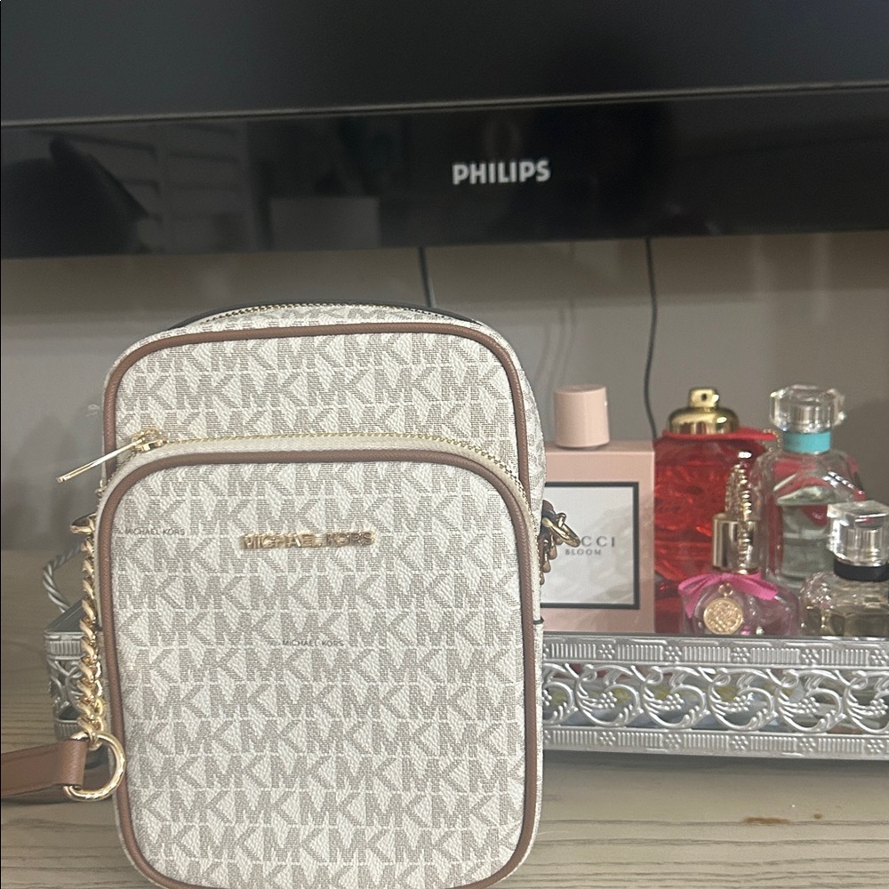 New Michael Kors Cream and Brown Crossbody Bag - Picture 2 of 12